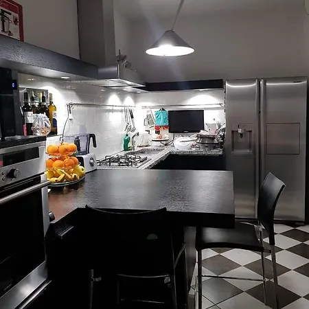 Apartman Black And White *